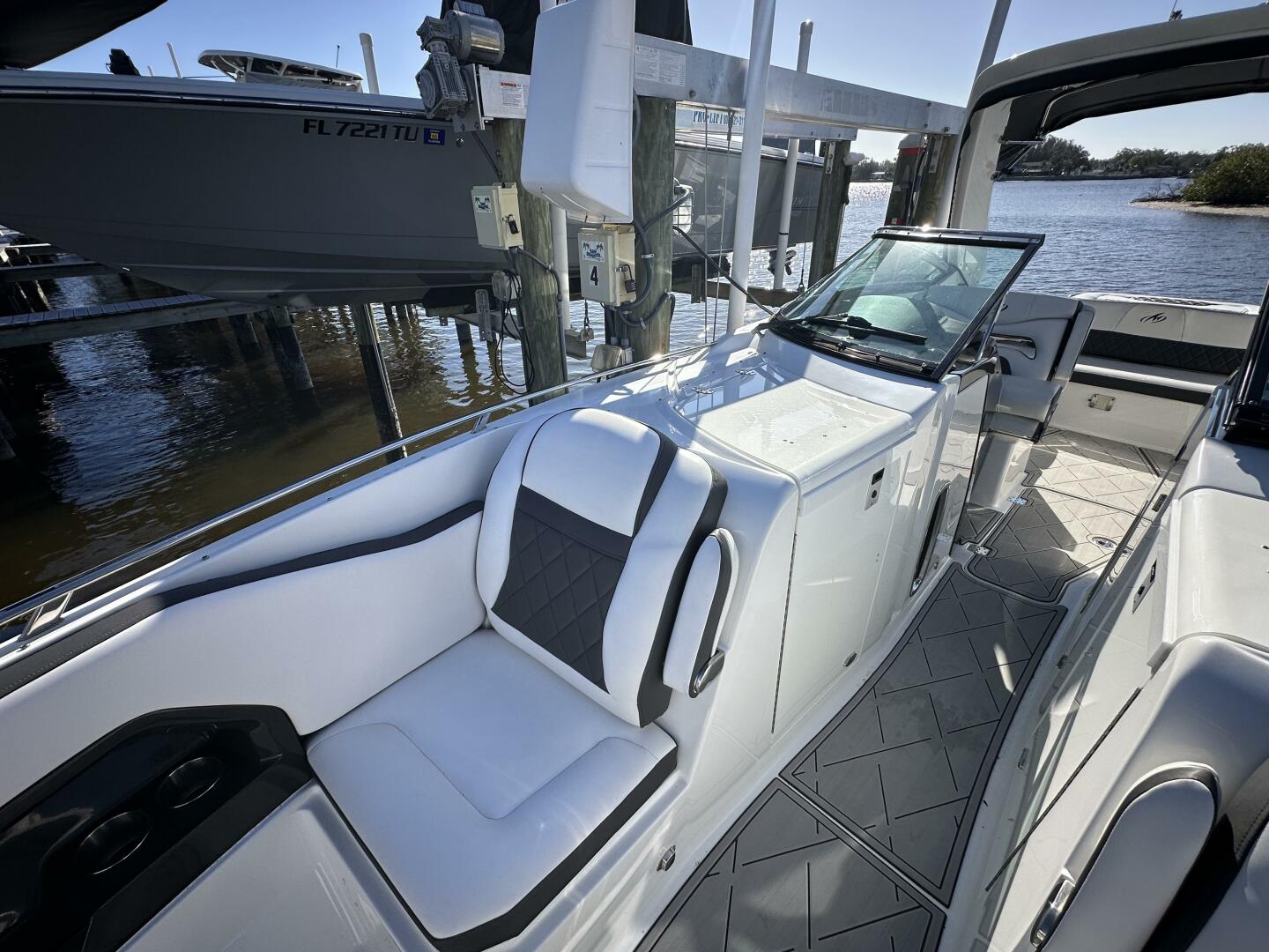 Slide: The Image of Monterey 328SS 2015 - 4881289