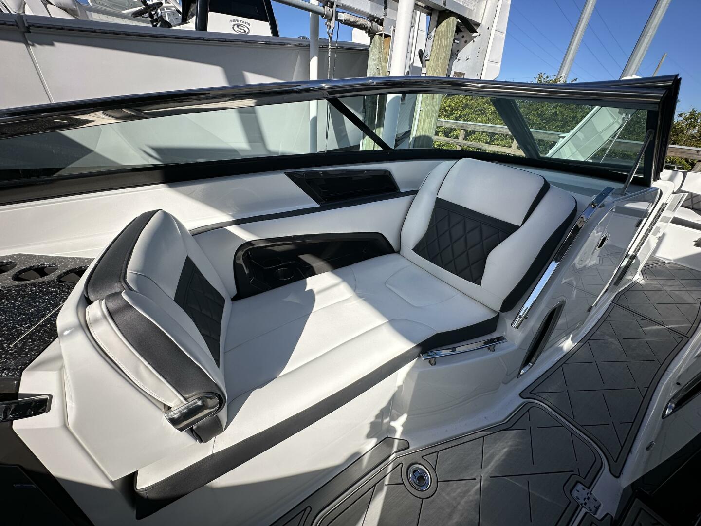 Slide: The Image of Monterey 328SS 2015 - 4881305