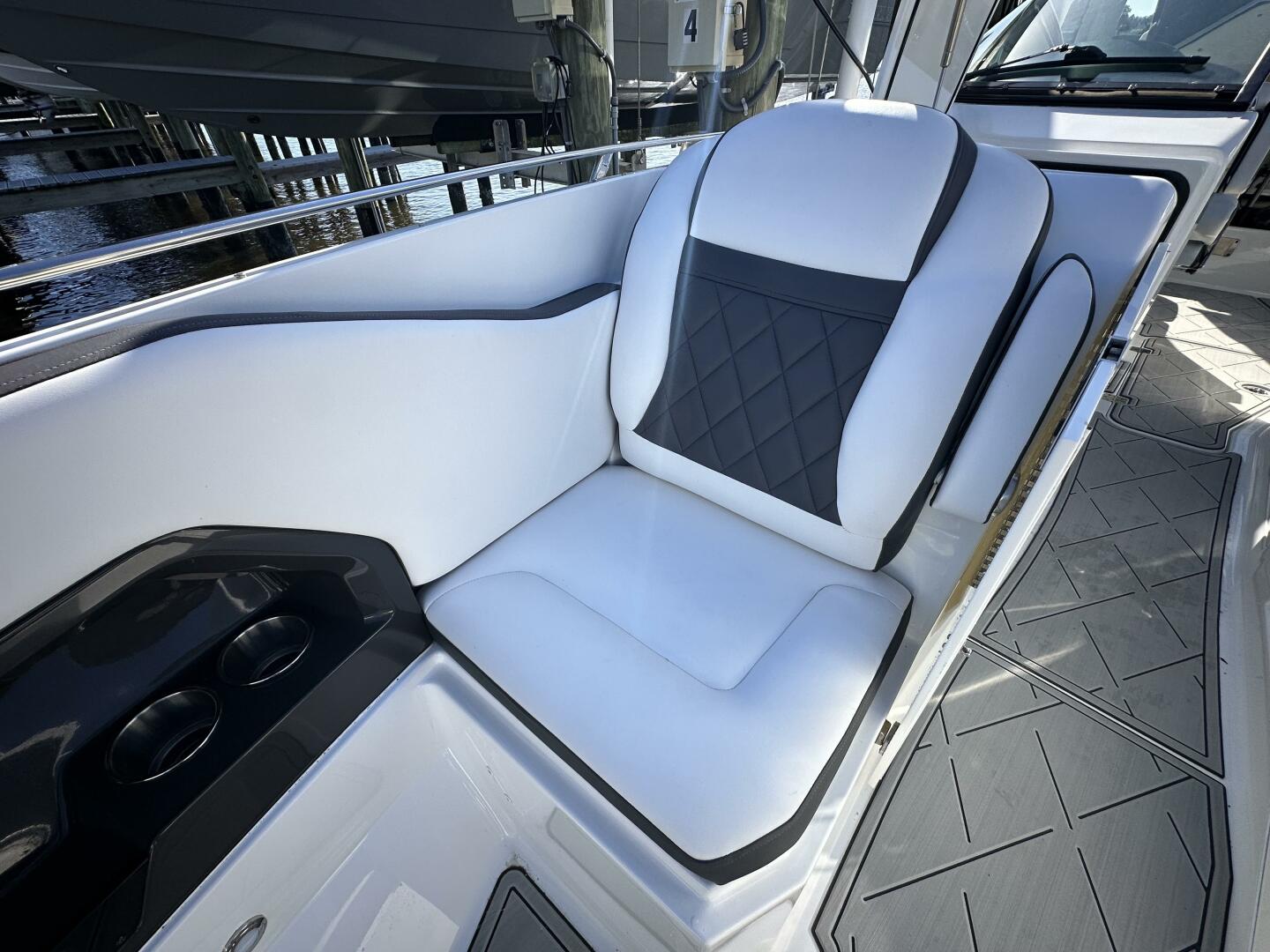 Slide: The Image of Monterey 328SS 2015 - 4881323