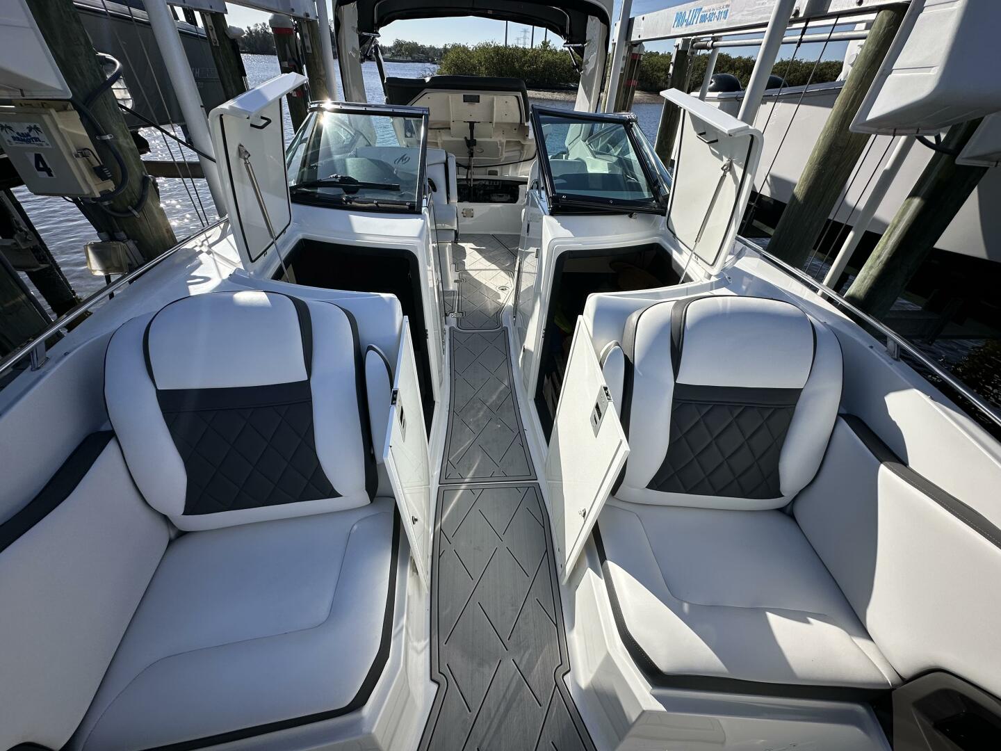 Slide: The Image of Monterey 328SS 2015 - 4881326