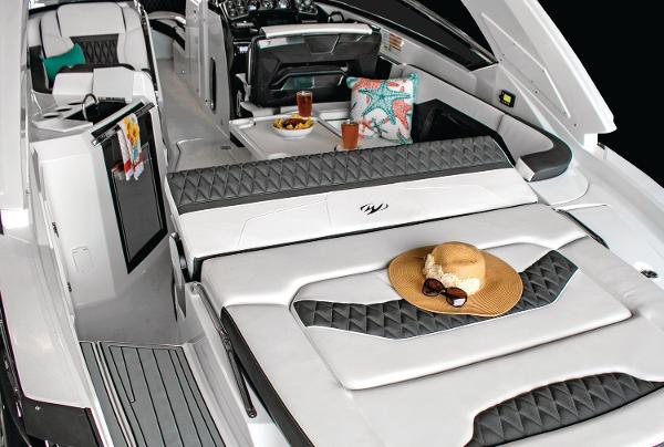 Slide: The Image of Monterey 328 Super Sport 2021 - 4