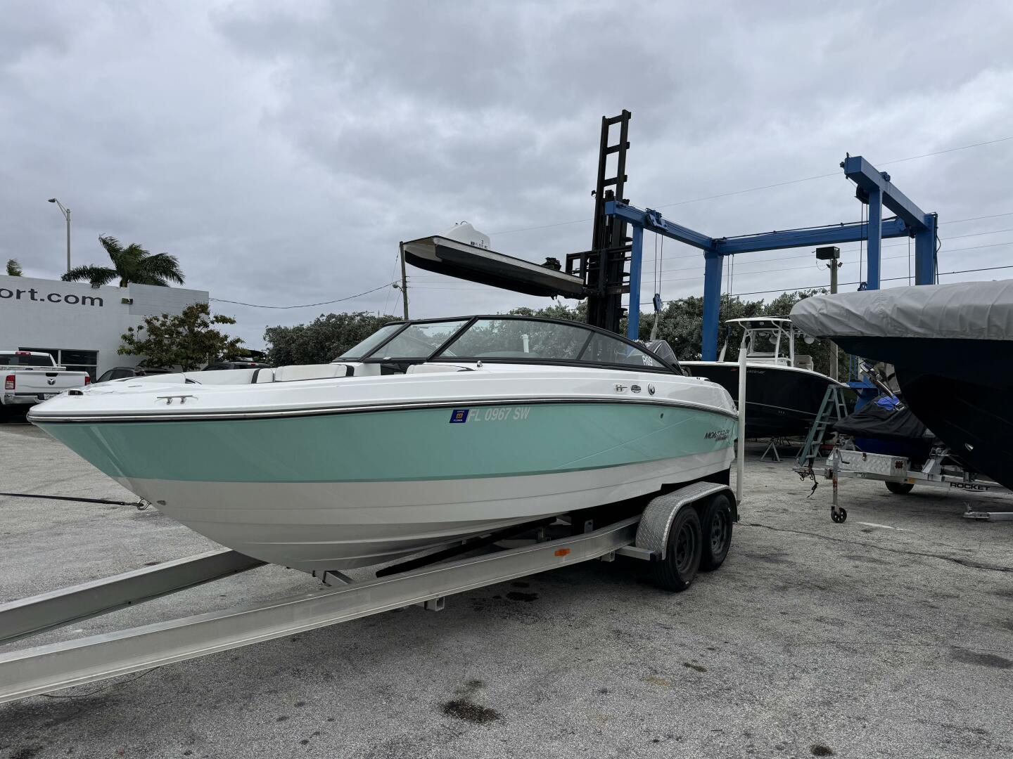 Slide: The Image of Monterey M225 2020 - 4747623