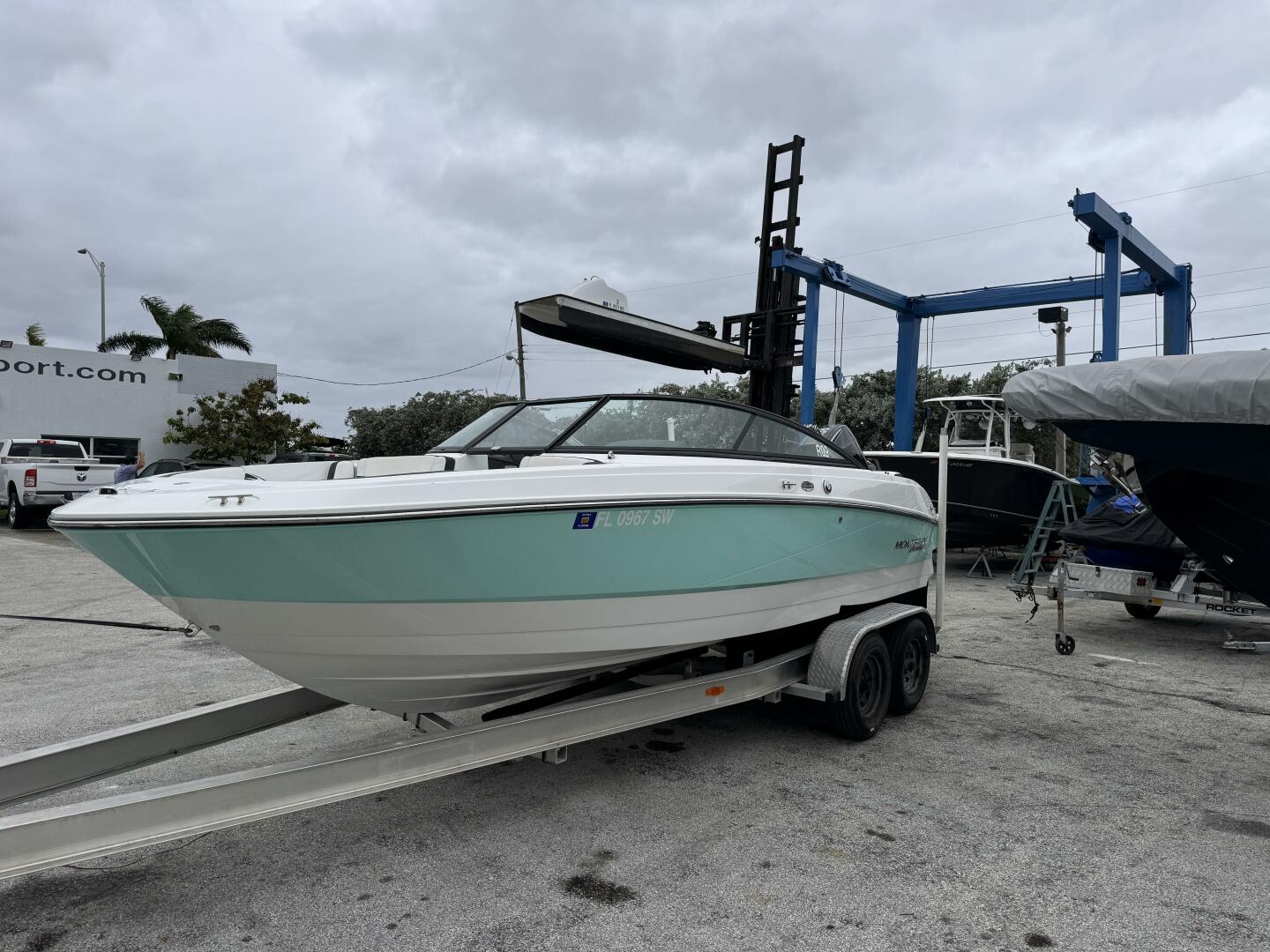 Slide: The Image of Monterey M225 2020 - 4747624