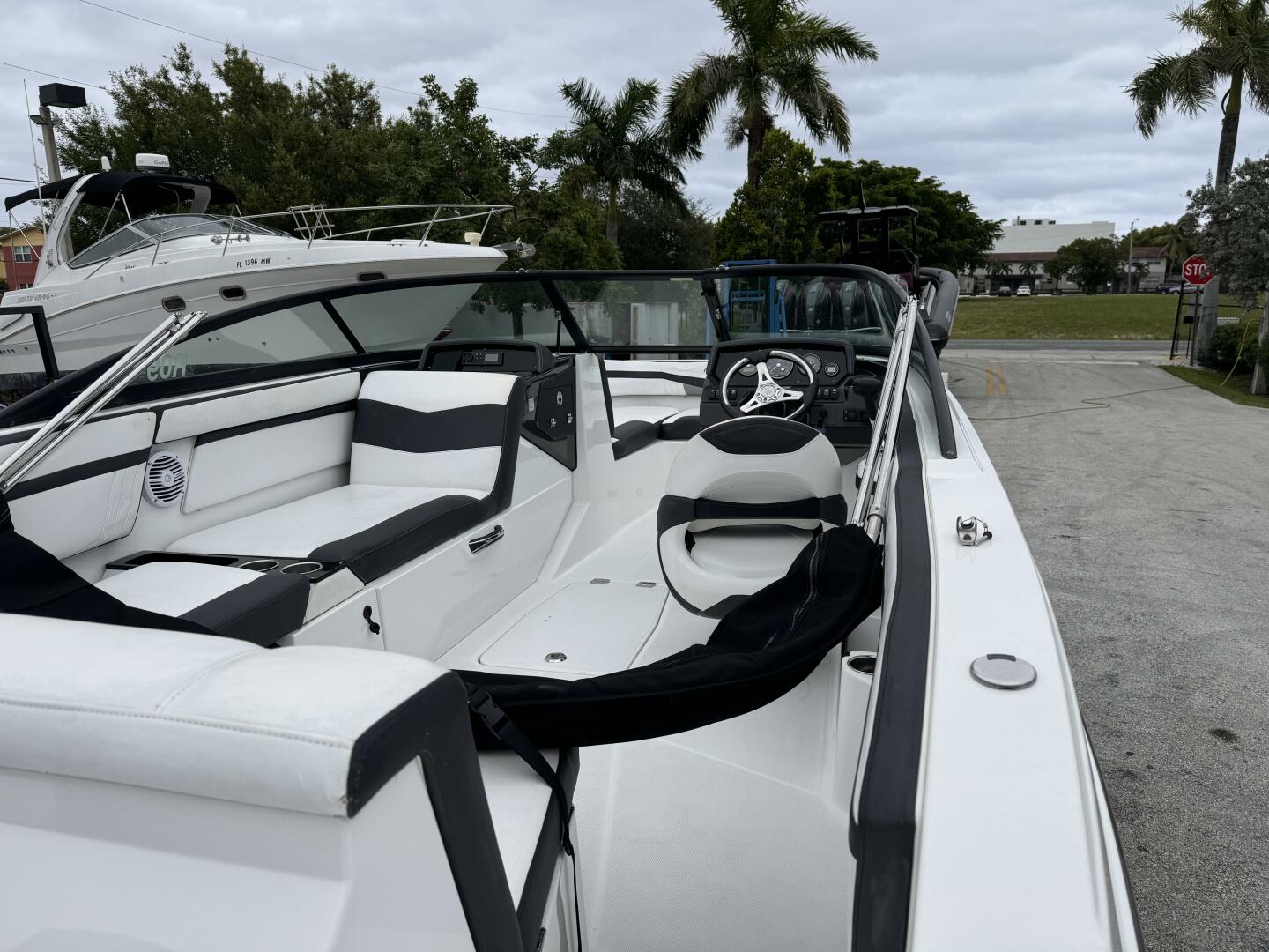 Slide: The Image of Monterey M225 2020 - 4747632