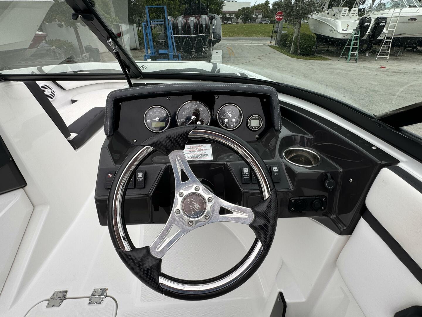 Slide: The Image of Monterey M225 2020 - 4747637