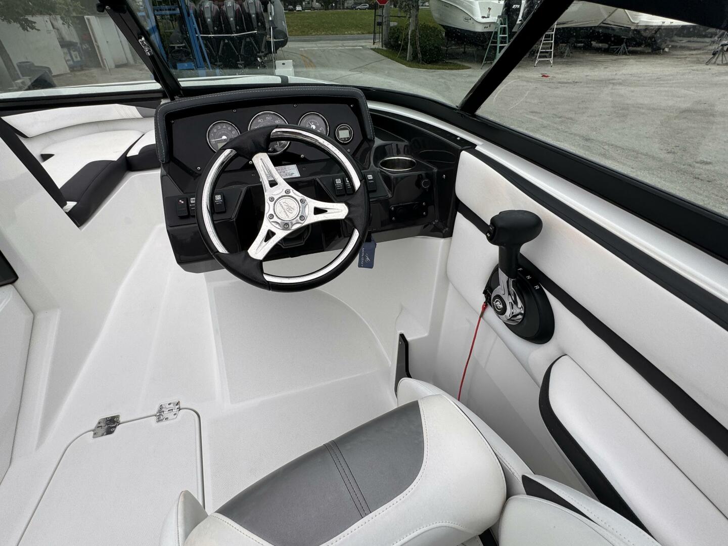 Slide: The Image of Monterey M225 2020 - 4747638