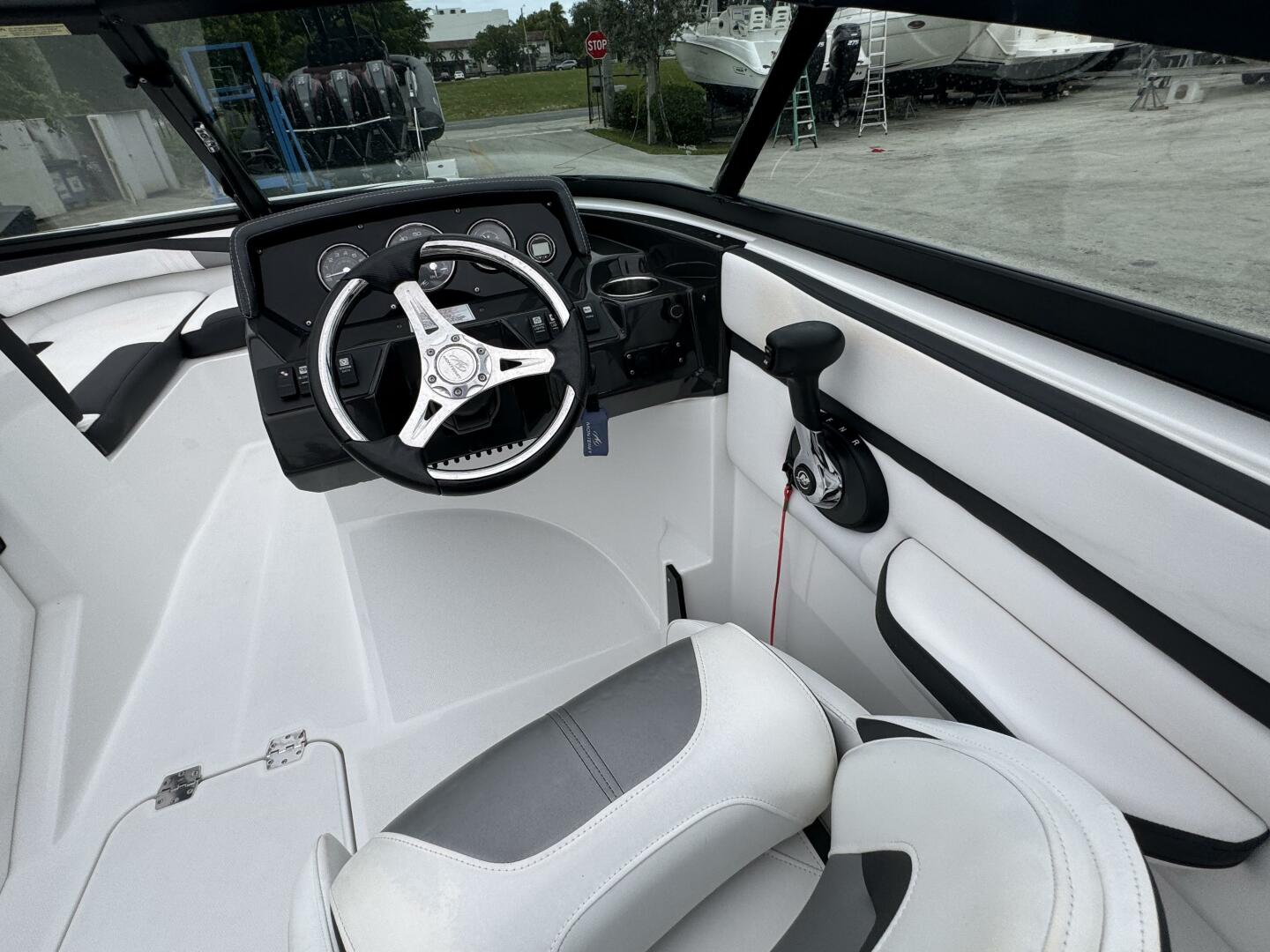 Slide: The Image of Monterey M225 2020 - 4747639