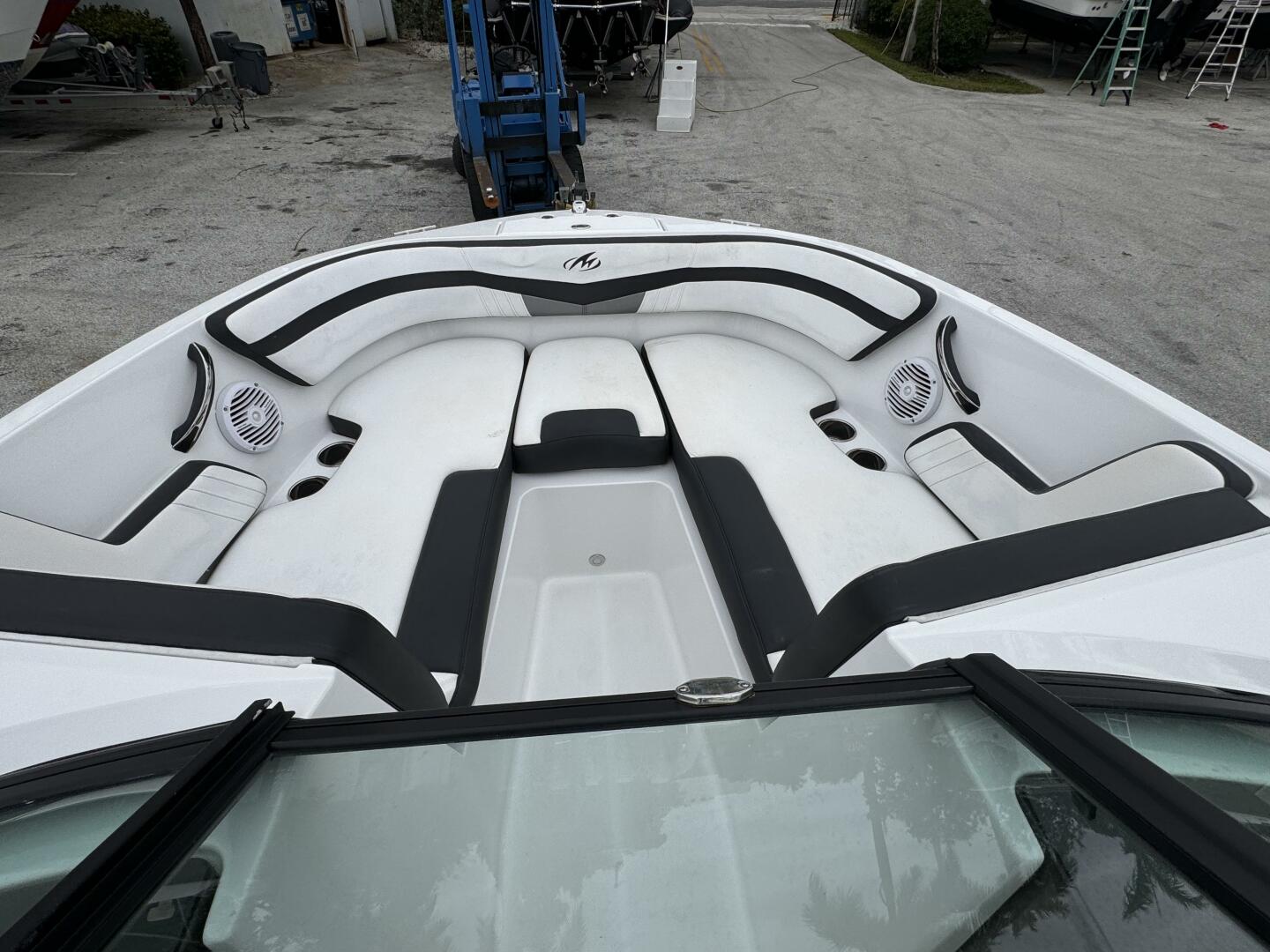 Slide: The Image of Monterey M225 2020 - 4747643