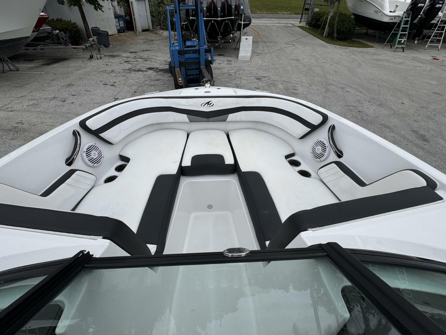 Slide: The Image of Monterey M225 2020 - 4747644