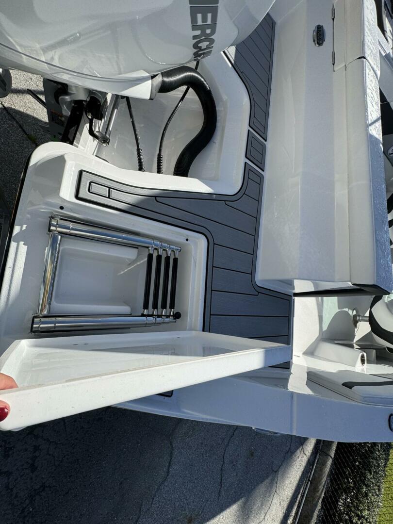 Slide: The Image of Monterey M225 2024 - 5116259