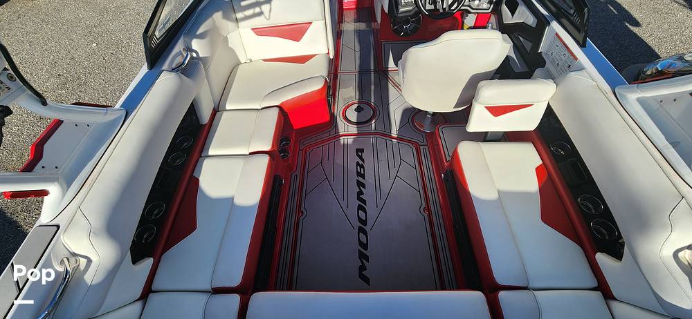 Slide: The Image of Moomba Kayien 2020 - 13827670