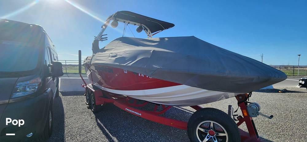 Slide: The Image of Moomba Kayien 2020 - 13827608