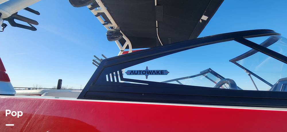 Slide: The Image of Moomba Kayien 2020 - 13827618