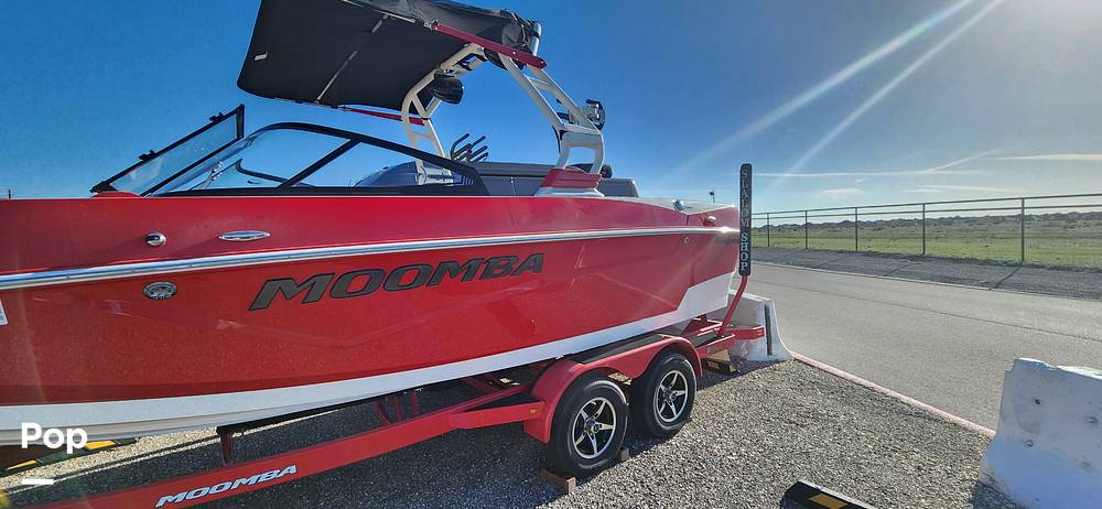 Slide: The Image of Moomba Kayien 2020 - 13827624