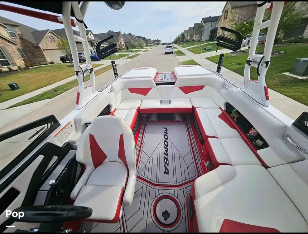 Slide: The Image of Moomba Kayien 2020 - 13849411