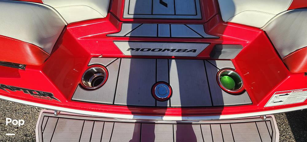 Slide: The Image of Moomba Kayien 2020 - 13827665