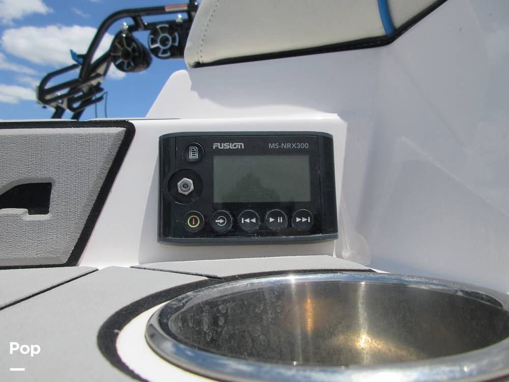 Slide: The Image of Transom Stereo Remote - 10656956