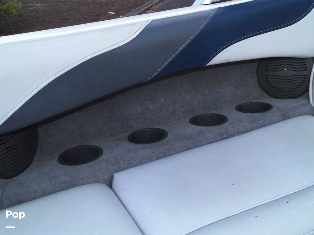 Slide: The Image of 4 Speakers In Cabin - 11452101
