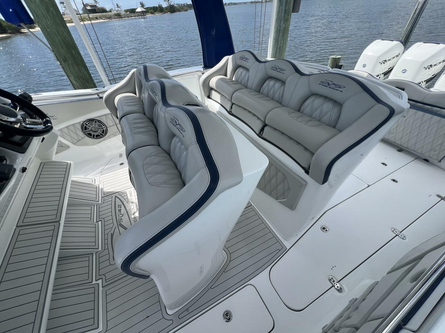 Slide: The Image of MTI 42 Seaventures-Helm Seating 2020 MTI V42 Seaventures - 4515603