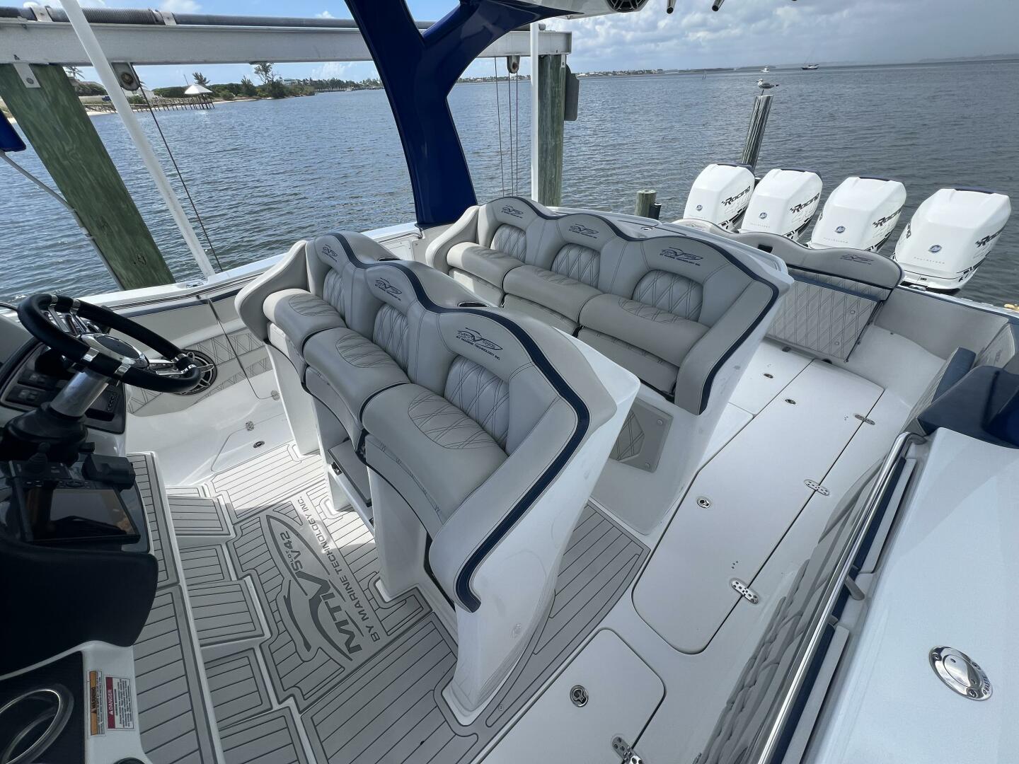 Slide: The Image of MTI 42 Seaventures-Helm Seating 2020 MTI V42 Seaventures - 4515604