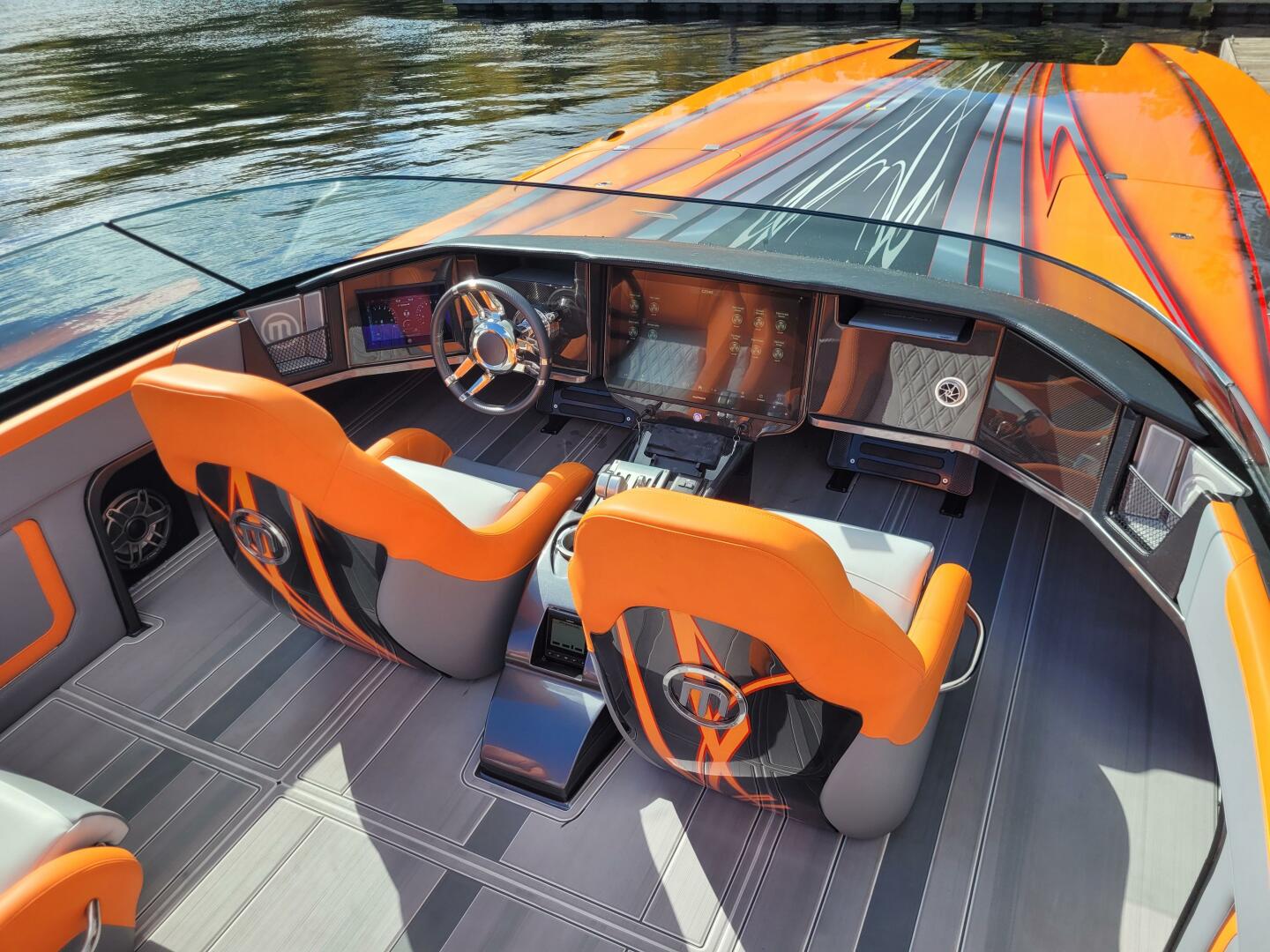 Slide: The Image of Mystic C4000 Carbon Edition 2024 - 5353844