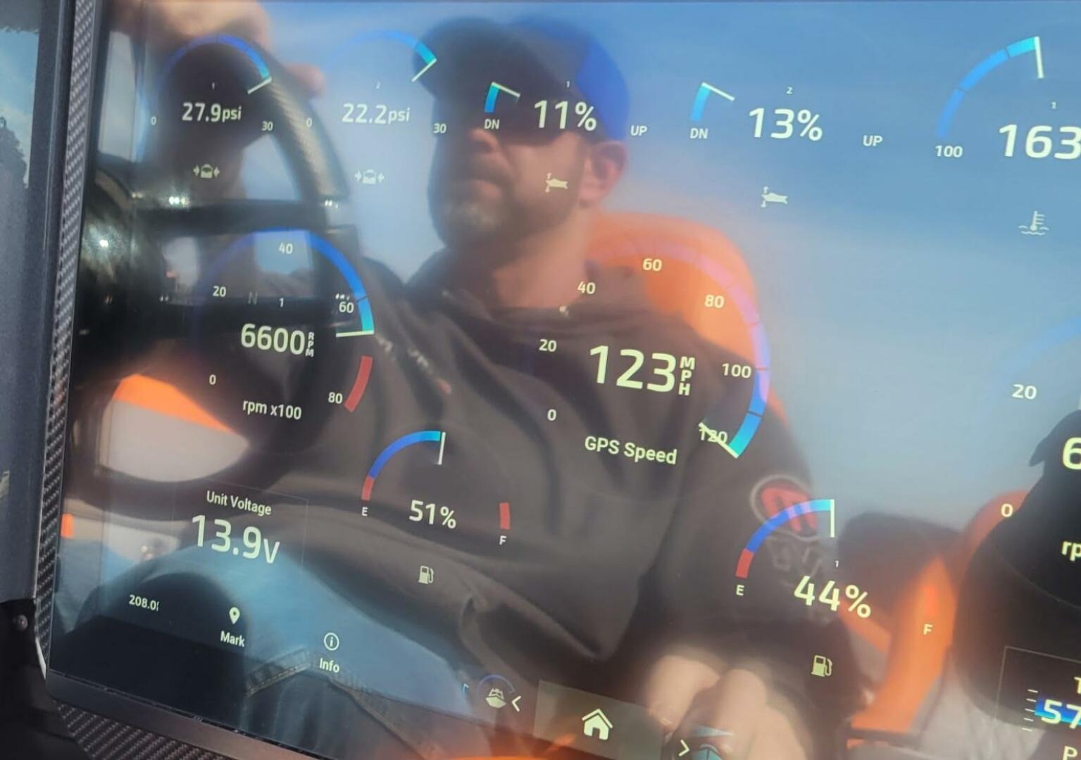 Slide: The Image of Mystic C4000 Carbon Edition 2024 - 5353855