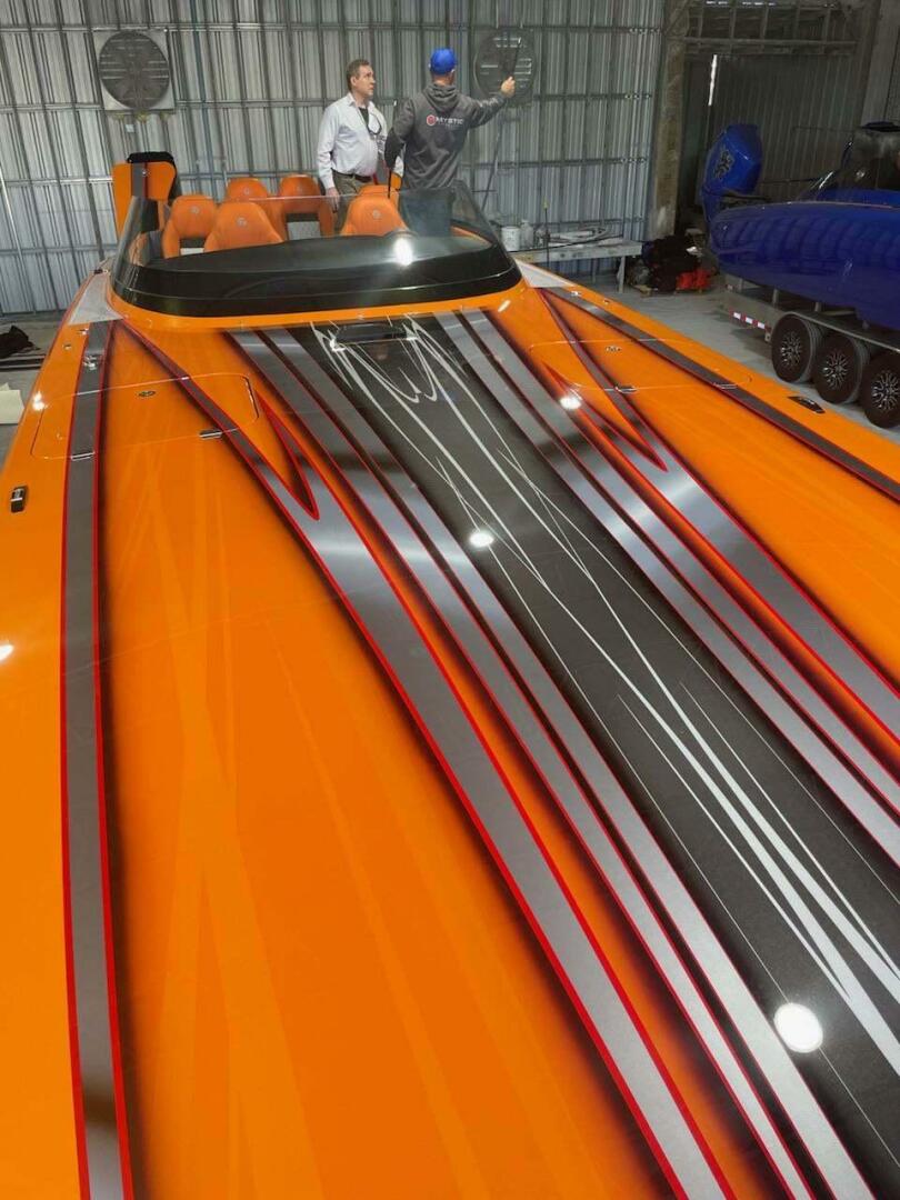 Slide: The Image of Mystic C4000 Carbon Edition 2024 - 5353863