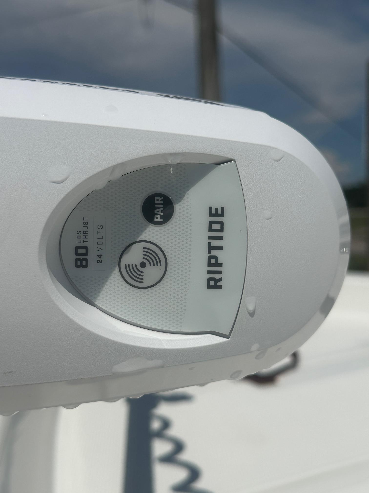 Slide: The Image of Close-up of Riptide motor control on 2015 NauticStar 1810 NauticBay boat. - 27