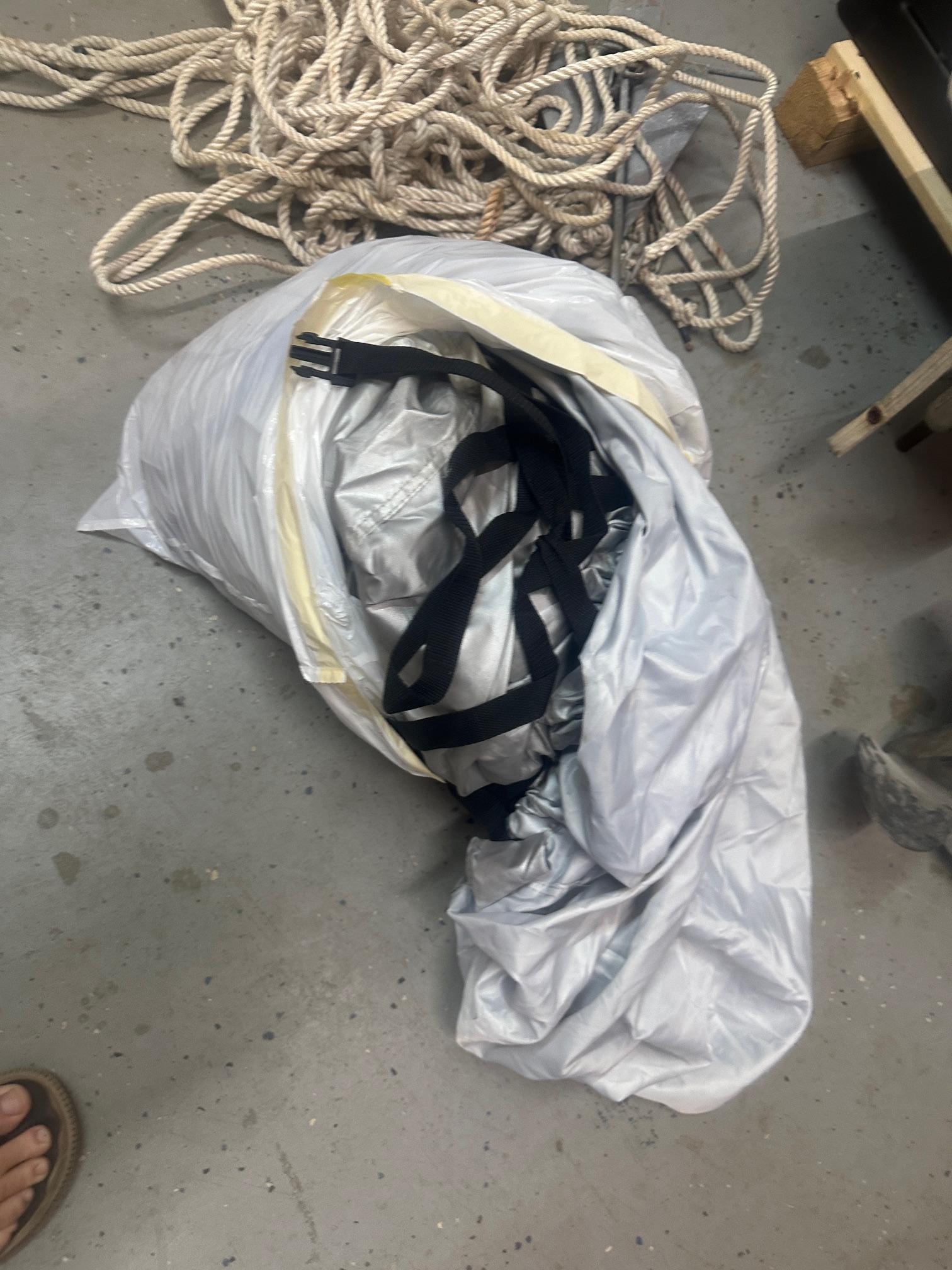 Slide: The Image of Bag with ropes on floor, related to 2015 NauticStar 1810 NauticBay boat. - 34