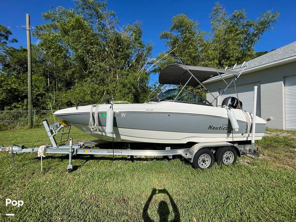 Slide: The Image of NauticStar 203dc 2021 - 12