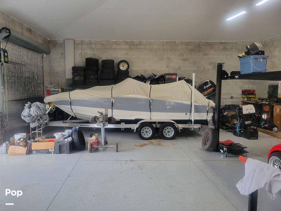 Slide: The Image of NauticStar 203dc 2021 - 15