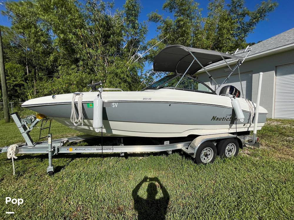 Slide: The Image of NauticStar 203dc 2021 - 22