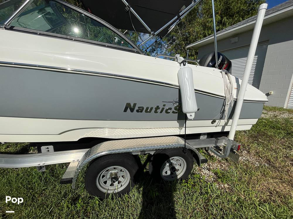 Slide: The Image of NauticStar 203dc 2021 - 23