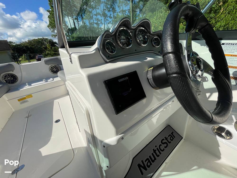 Slide: The Image of NauticStar 203dc 2021 - 60