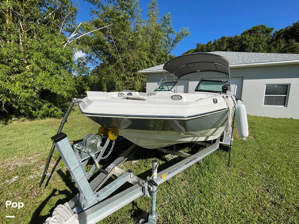 Slide: The Image of NauticStar 203dc 2021 - 7
