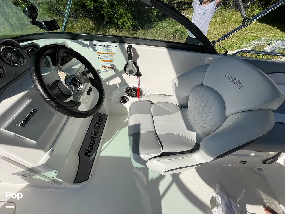 Slide: The Image of NauticStar 203dc 2021 - 71