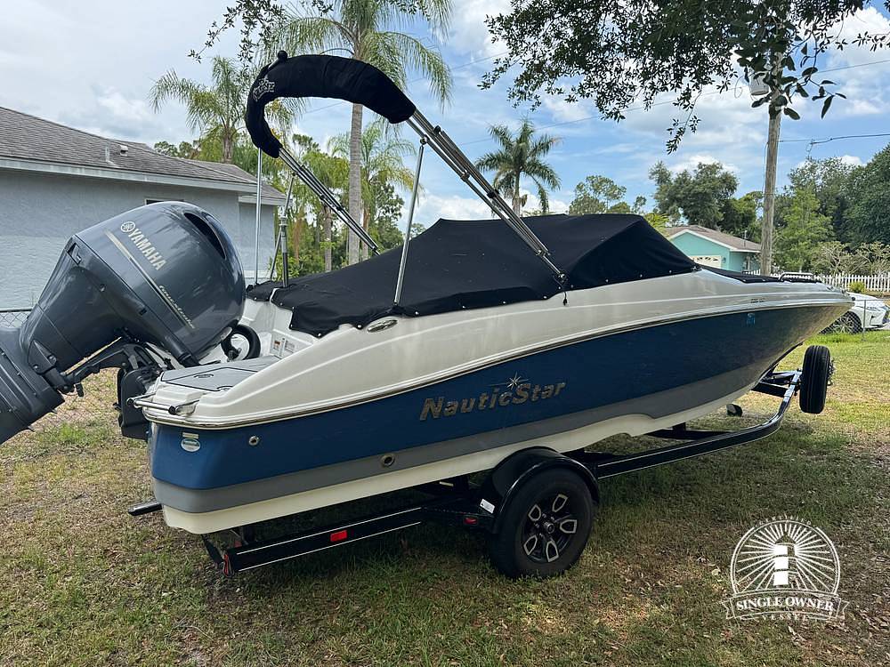 Slide: The Image of NauticStar 203DC 2022 - 0