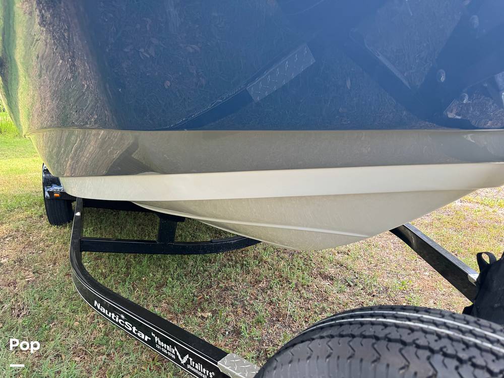 Slide: The Image of NauticStar 203DC 2022 - 2