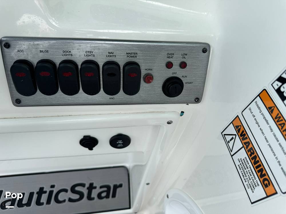 Slide: The Image of NauticStar 203DC 2022 - 45