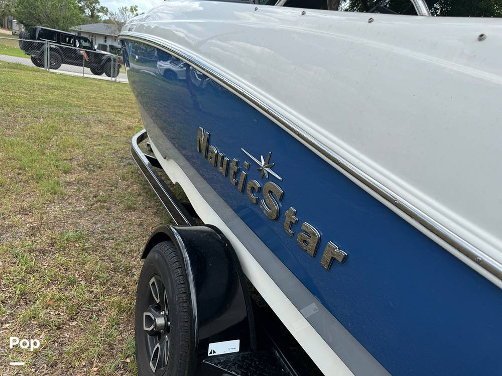 Slide: The Image of NauticStar 203DC 2022 - 6