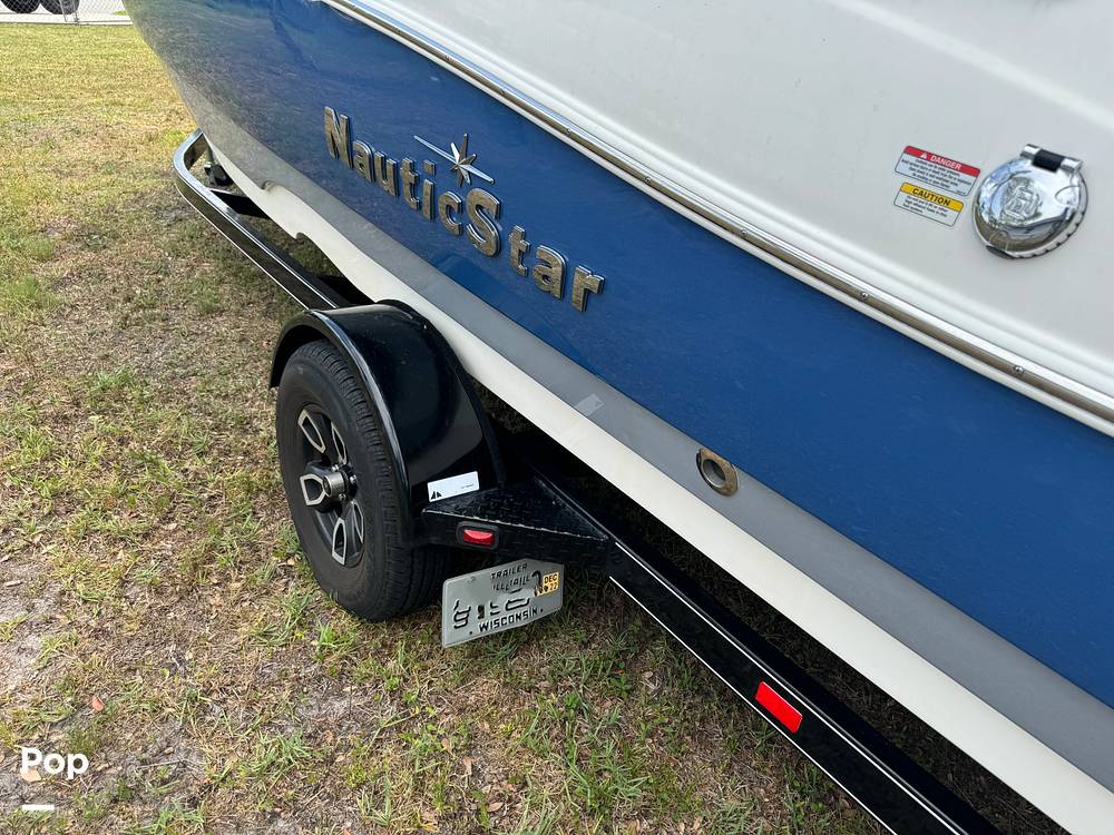 Slide: The Image of NauticStar 203DC 2022 - 7