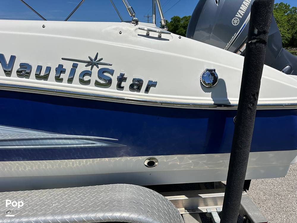 Slide: The Image of NauticStar 203SC Sport Deck 2014 - 15414429