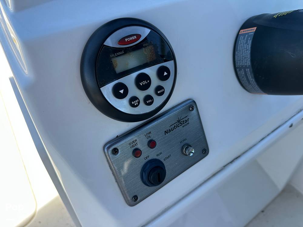 Slide: The Image of NauticStar 203SC Sport Deck 2014 - 15414471