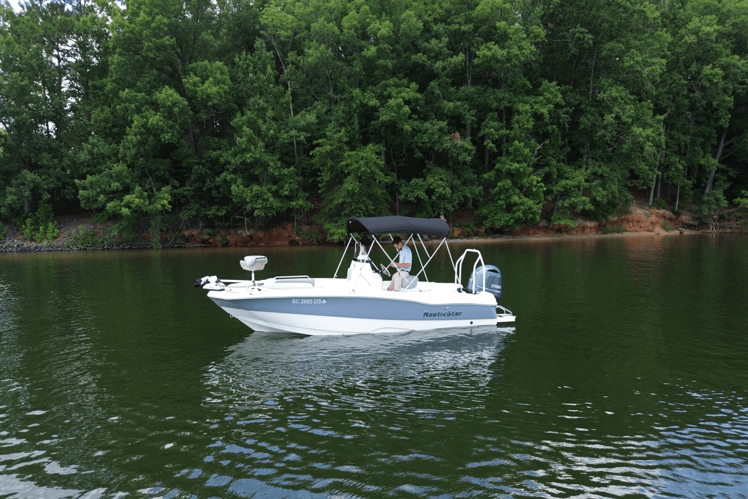 Slide: The Image of NauticStar 211 HYBRID 2021 - 0