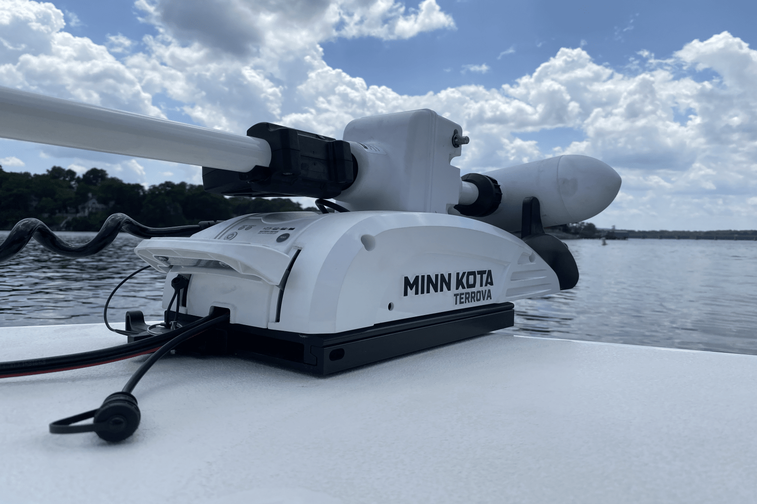 Slide: The Image of NauticStar 211 HYBRID 2021 - 10