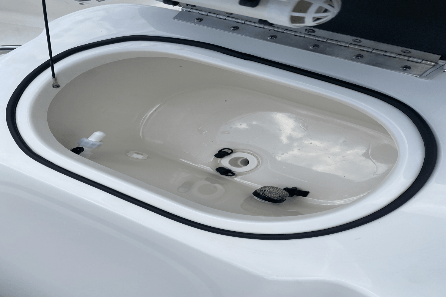 Slide: The Image of NauticStar 211 HYBRID 2021 - 12