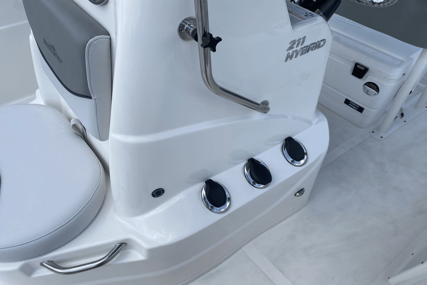 Slide: The Image of NauticStar 211 HYBRID 2021 - 13