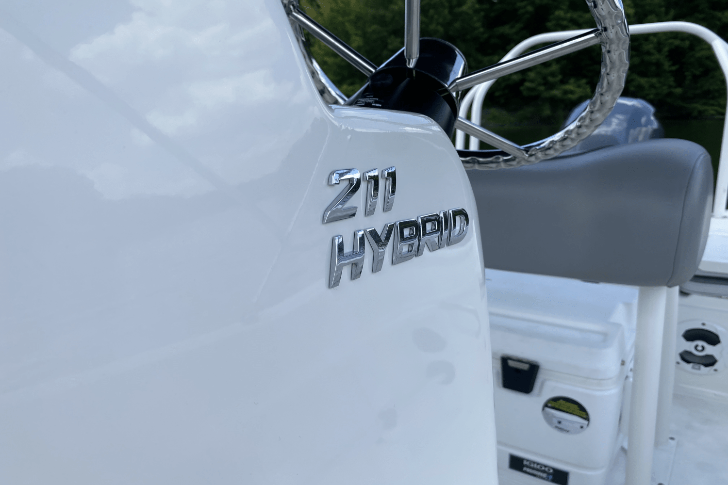 Slide: The Image of NauticStar 211 HYBRID 2021 - 14