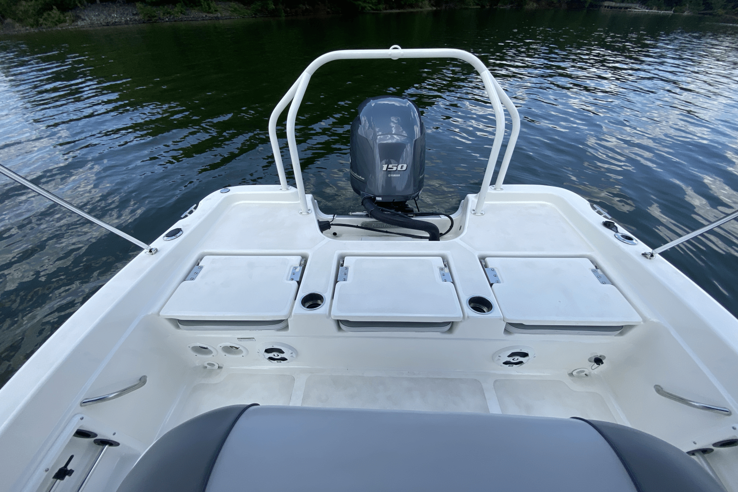 Slide: The Image of NauticStar 211 HYBRID 2021 - 15