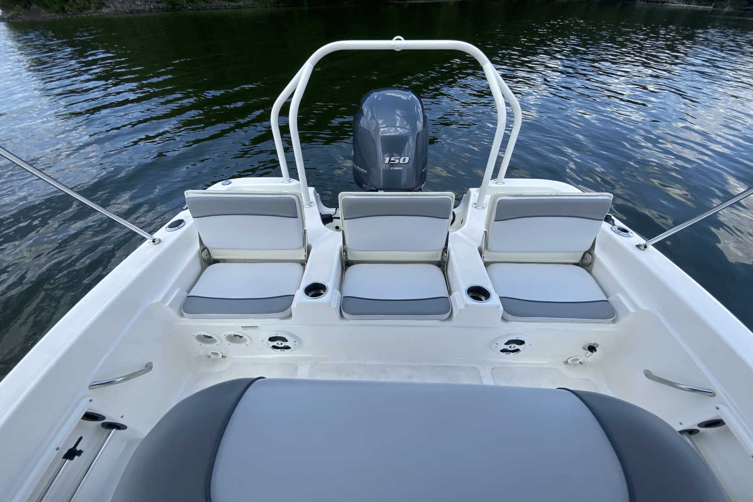 Slide: The Image of NauticStar 211 HYBRID 2021 - 16